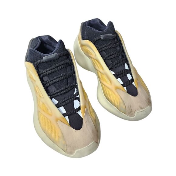 Yeezy X Adidas - Picture 8 of 11